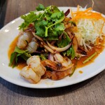 タイ国料理 ペンタイ - 海老のハーブサラダ 1320円