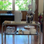 甲楽城売店 - お茶や水、器がご自由にどうぞ