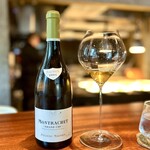 蒼 - フレデリック・マニャンはお初だった気がしますが、ドーンと直球で飛び込んでくるインパクトで、なんとも男前。
      らしい酸に、塩味に通じるミネラル感。この魚料理にいつもモンラッシェを合わせる理由がわかります。