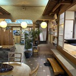 ありい亭 - 店内① 入口すぐ