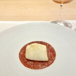 CHIUnE - アオリイカのフリット、
      　毛蟹とフルーツトマトのソース  