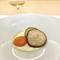 CHIUnE - 原木椎茸、卵黄、じゃが芋ピューレ