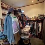 カフェモン - 自然素材でナチュラルなデザインのアパレル。
      インスタではお姉さん本人がモデルになって着こなしを紹介してます♪それがまたカッチョえぇ〜のよ( ^ω^ )♫