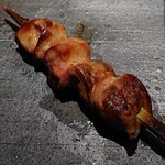 とり茶太郎 - 「ホロホロ鳥白レバー (塩)
      」 ここでまた白レバーを頂けました。しかも塩で頂けるのは珍しいようです。