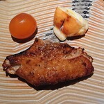 とり茶太郎 - 「燻製3種
      」（ﾎﾛﾎﾛ鳥、ﾁｰｽﾞ、比内地鶏のｷﾝｶﾝ） 
      ここにきて燻製とは面白いです。