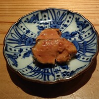 とり茶太郎 - 「ホロホロ鳥の白レバー燻製」甘みある白レバーの濃厚な旨みと燻製の香りが絶妙な忘れられない一品