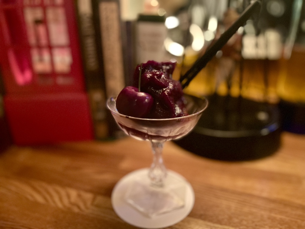 写真 : ザルッキンググラス （THE LOOKING GLASS） - 箕面船場阪大前