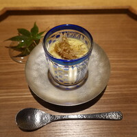 日本料理FUJI - とうもろこし(静岡吉田町のみらい、糖度20度)のすり流し、揚げたとうもろこしのひげ、下層に土佐酢のジュレ