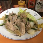 光栄軒 - お通しの肉野菜炒め（アップ）