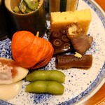 銀座 しのはら - 玉子を蒸し上げた玉子真薯、鴨ロースで搾菜を巻いたもの、干瓢と蛸、無花果の胡麻ダレがけ、枝豆の紹興酒漬