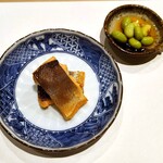 鮨処 有馬 - ヒメマス（支笏湖産）の味噌漬焼、枝豆 出汁醬油漬け