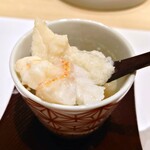 鮨処 有馬 - 大和蒸し：とろろの下に海鮮（きんき、ほたて、いか）