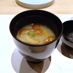 鮨処 有馬 - 味噌汁（なめこ、あおさ）
