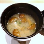 鮨処 有馬 - 味噌汁（なめこ、あおさ）