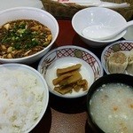 中国料理 華山 - 麻婆豆腐ランチ８８０円。