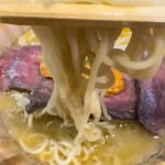 極汁美麺 umami - 麺リフト