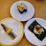河童壽司 和歌山六十谷店 - 令和6年7月 平日營業時間(11:00〜22:00)
                      白子包裹檸檬醋凍 稅込110日圓
                      碎貝檸檬軍艦 稅込110日圓
                      炙燒三陸產油鰯 稅込110日圓