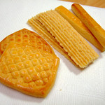 甘座洋菓子店 - クッキー（左からサブレー、チーズ、ストロップ）