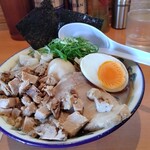 ケンチャンラーメン - 中華そば小盛り、味濃い口、油普通、煮玉子くん、細切れチャーシュー、身入り