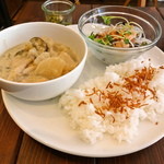 DUANG-DAAO - 季節の野菜のグリーンカレー〈お惣菜1品付〉 1000円(税別)