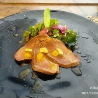 N43°シーフード ～鉄板焼きの店～ グリルドエイジ - 2品目、スモークの薫り付けがいい感じです。