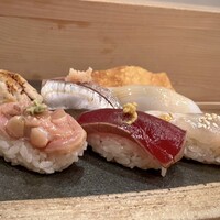 鮨 山沖 - お昼のさぁびす品 握り 七カンの六カン