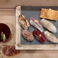 鮨 山沖 - お昼のさぁびす品 握り 七カン 全貌