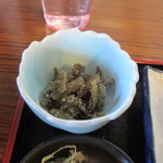 Nakayoshi Koyoshi - 定食の添えられた小鉢はいんげんの胡麻和えでした。
      