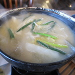 Nakayoshi Koyoshi - メインのだご汁は冷めない様に固形燃料を使った鍋で出てきますが既に料理は食べれる状態になってます。
      