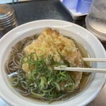 立喰うどん・そば　大和庵 - 大和庵ならではのかき揚げ