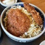 くいものや ラ・ネージュ - 千切りキャベツがご飯の上に