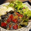 ジビエブラック - 熟成鹿肉の黒カレーライス【ハーフ】(税込850円)
ご飯orベーグルの選択制
トッピングは赤い福神漬け&緑のレタス&ハーブ、狐色のフライドオニオン
旨みのある熟成鹿肉(広島県産、東広島ジビエセンター)