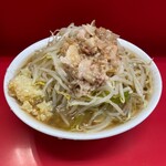 ラーメン二郎 - ラーメン700円（ヤサイニンニクアブラ）