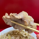 ラーメン二郎 - 豚は二枚