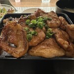 北海道 十勝 ゆうたく - ■熟成ロース十勝豚丼御膳温玉¥1,485