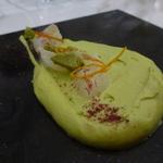 クイントカント - 抹茶ムース＋ライチ（アマレットでマリネ）（抹茶メレンゲ、オレンジピール、ハイビスカスパウダー