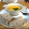 Cellarium Cafe - 料理写真:人参スープ　パンとバター添え