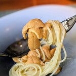 蒼 - 次にフェデリーニと合わせて口にすると、パスタに含ませた蛤出汁の塩梅、柑橘の香り、まるでパッと花が咲いたように鮮烈にうまみが弾けました。  雲丹の味わいも輪郭がしっかり変わるのには、(今更過ぎますが・・・) 衝撃的です。