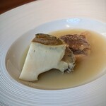 蒼 - 千葉大原より　黒鮑 自家製バター　ヤマドリダケと共に。この厚み!! しかも干し鮑のように濃厚な旨み。どなたかが残したスープを見て、それ下さい、です。