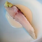 蒼 - 串本より　2.4キロ 神経〆 縞鯵の藁焼き　お米と中国甘酒のソース。素晴らしい固体で、当日の峯村シェフのストーリーで拝見してドキドキしていました。