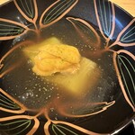 にくの匠 三芳 - 牛のお出汁に赤雲丹と焼き茄子のお椀