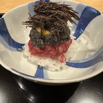 にくの匠 三芳 - 黒トリュフ、キャビアがトッピングの肉の飯蒸し