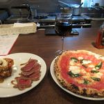 Tempters Pizza+Bar - マルゲリータ、牛肉のたたき、カポナータ、メルセデス エグノン  カベルネ