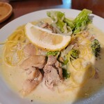 ヴァンティミリア - 鶏とブロッコリーのレモンクリームパスタ