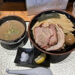 中華蕎麦 ひら井 - スープは、ネギ、メンマが確認出来ます。