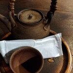 かさぎ屋 - 土瓶には熱々のお煎茶　5杯位頂けます