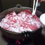 和田金 - 寿き焼コース 竹(14000円)・まずは肉を焼いて味付け