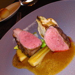 ＢＩＳＴＲＯ Ｂｏｎｎｅ－ｃｈｅｒｅ - 仔羊背肉のロースト.セージとフェンネル風味のソース (Dinner)