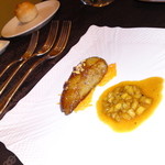 ＢＩＳＴＲＯ Ｂｏｎｎｅ－ｃｈｅｒｅ - フォアグラカナールのポワレ.カソナード風味のアーモンド (Dinner)