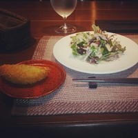 北新地 福多亭 The Ukai - カレーランチについてくるカレーパンとサラダ